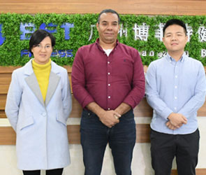 埃及客戶來中國采購商用健身器械